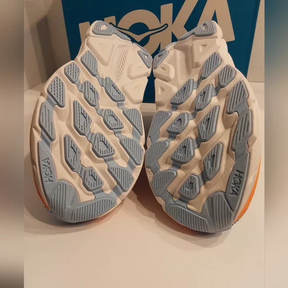 HOKA CLIFTON 9 - 6.5W BRAND NEW IN BOX - Picture 4 of 4